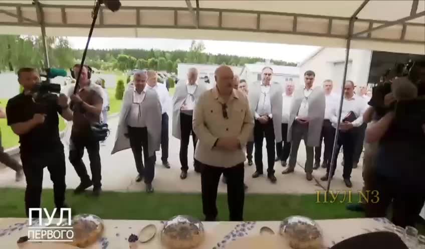 Лукашенко сравнил белорусское и российское козье молоко