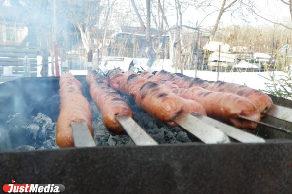 Пожароопасный сезон в Свердловской области закончился!  Соответствующий приказ подписал министр природных ресурсов и экологии региона Денис Мамонтов. Теперь можно безнаказанно жарить шашлыки в лесу и разводить костры на берегах рек.