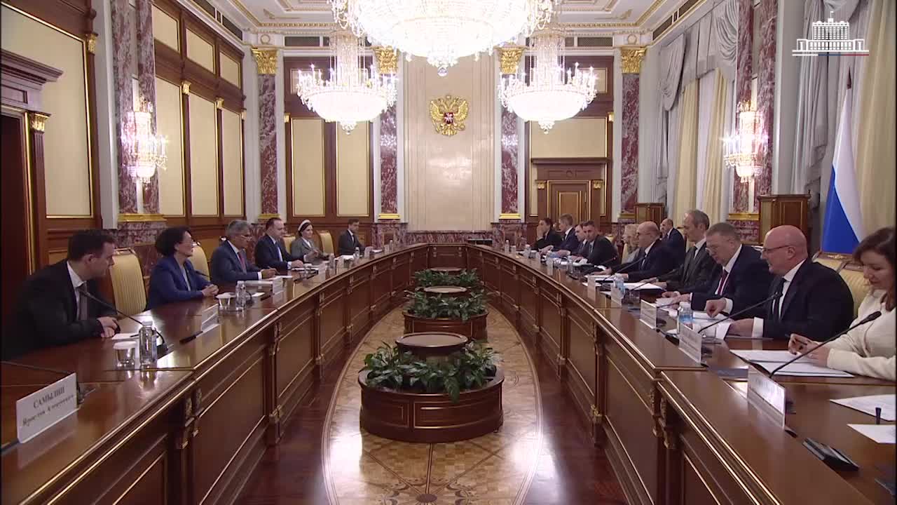 Михаил Мишустин обсудил с фракцией Новые люди инициативы по поддержке науки и предпринимательства