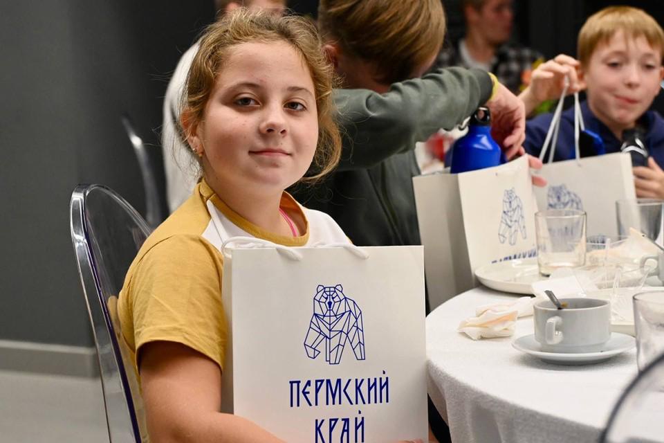 400 школьников из Северодонецка приедут летом отдыхать в детские лагеря Первую группу ждут в конце мая, вторую – в августе. Детям организуют содержательную и интересную программу отдыха. Всего в этом в Пермском крае будут работать 1029 детских лагерей. Загородный отдых и оздоровление охватит 55 тысяч детей. Подпишись на «КП-Пермь»