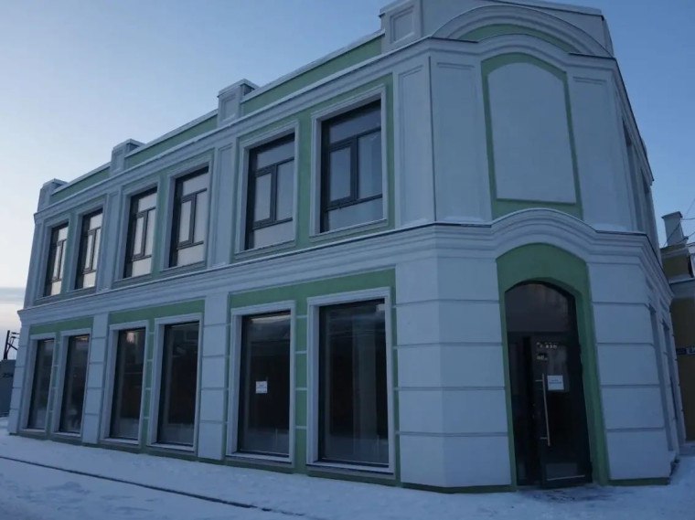 Новый КДЦ построили в центре Омска В центре Омска достроили новое здание Оно находится на улице по улице Карла Либкнехта 8Б Здание построено как культурно досуговый центр Само здание состоит из двух этажей Его площадь составляет более 500 кв м Застройщиком выступил индивидуальный предприниматель