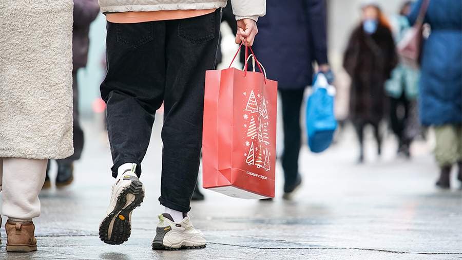 Большинство россиян потратят на новогодние подарки до 10 тысяч рублей До 2 тысяч 21 опрошенных а больше 10 тысяч 16 Больше 30 тысяч на подарки близким потратят только 2 россиян jkinvest news jkinvest