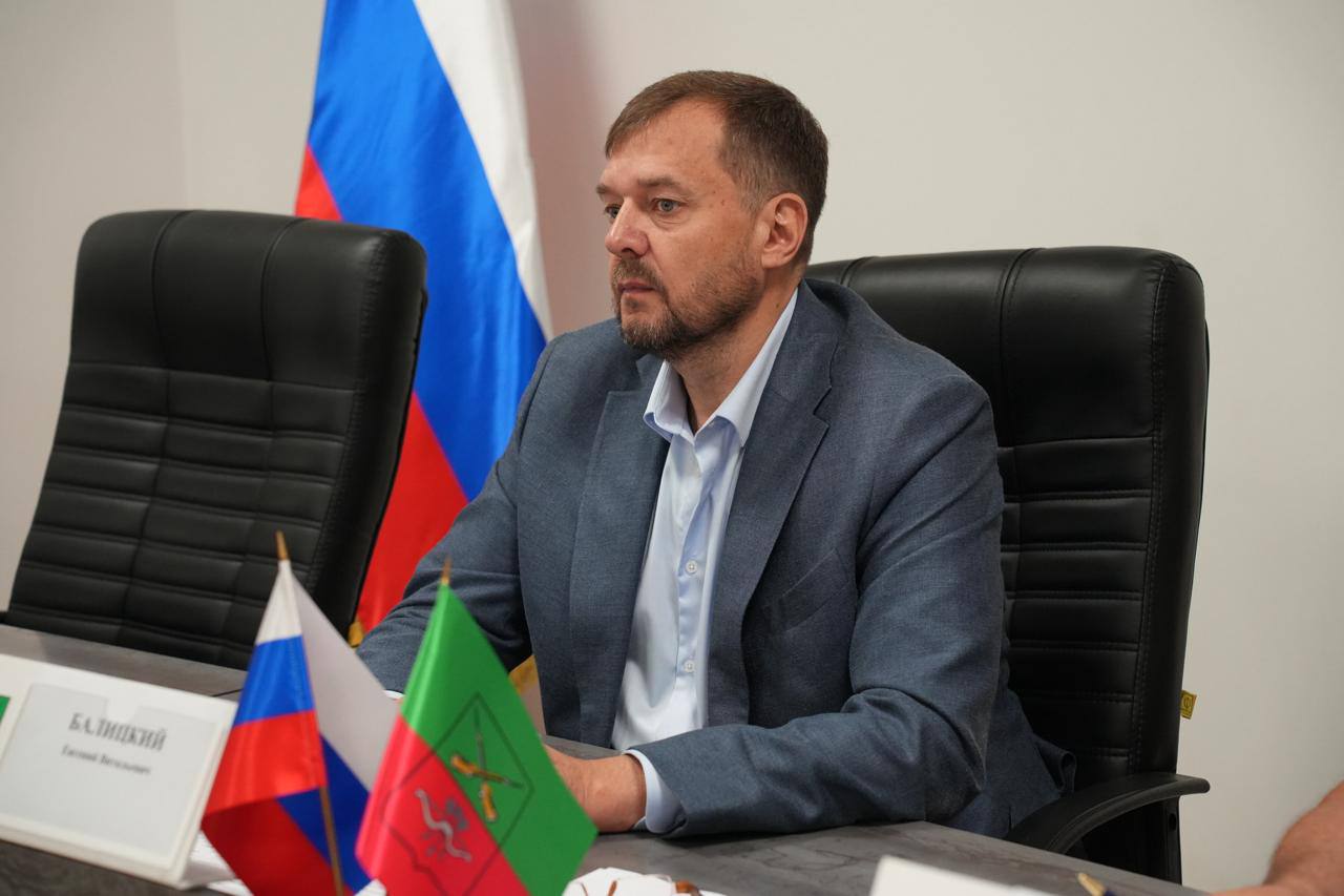 Провел заседание Комиссии по координации работы по противодействию коррупции в Запорожской области. Противодействие коррупции предусматривает антикоррупционные мероприятия в социально значимых отраслях экономики, проведение антикоррупционной работы в сфере использования государственного имущества, закупки товаров, усиление контроля за целевым расходованием бюджетных средств на всех уровнях, а также контроля за тем, чтобы расходы должностных лиц соответствовали их доходам. Обращаю внимание руководителей министерств и комитетов на обязательность соблюдения принципа открытости процедур. Напоминаю всем руководителям про персональную ответственность за эффективность мероприятий по профилактике и предупреждению коррупционных правонарушений, в том числе в сфере проведения закупок для государственных и муниципальных нужд. Напоминаю всем исполнительным органам власти Запорожской области о строгом и неукоснительном соблюдении ограничений и запретов государственной службы. Никаких поблажек не будет, никакие заслуги, медали и грамоты не защитят от ответственности, если будет нарушен закон. Каждое министерство и ведомство должно понимать, что они на постоянном контроле инспекторов надзорных ведомств.