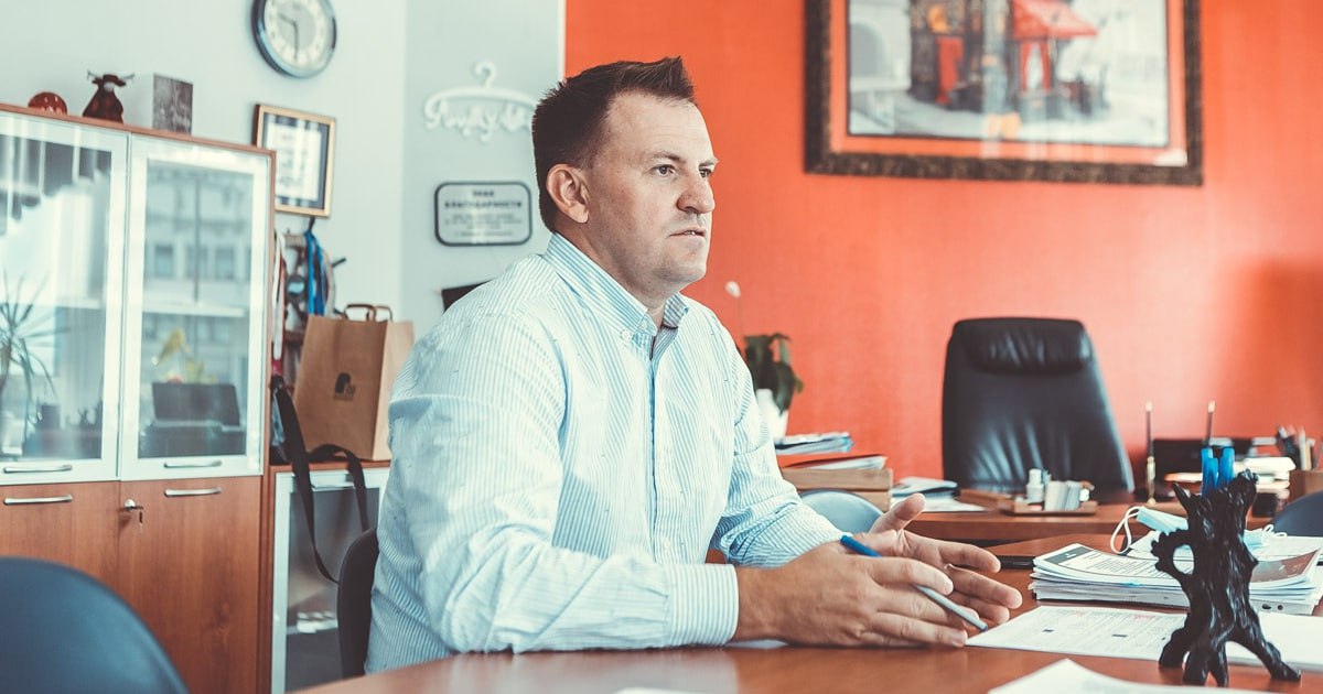 Министерство культуры Свердловской области официально возглавил Илья Марков Ранее он занимал должность директора Департамента культуры администрации города Екатеринбурга Также указом губернатора Дениса Паслера на должности в правительстве регионе назначены Антипов Андрей Иванович на должность Министра экономики инвестиций и территориального развития Свердловской области с 1 января 2026 года Ранее он занимал должность генерального директора ОАО ОЭЗ Титановая долина Ионин Дмитрий Александрович на должность Заместителя губернатора Свердловской области с 1 января 2026 года Переназначен на должность Заместителя губернатора Свердловской области Шмыков Алексей Викторович на должность Первого заместителя губернатора Свердловской области Министра промышленности и науки Свердловской области с 1 января 2026 года Ранее он занимал должность Первого заместителя губернатора Свердловской области Шонов Евгений Викторович на должность Министра цифрового развития и связи Свердловской области с 1 января 2026 года Ранее он занимал должность ведущего менеджера по работе с государственными органами СКБ Контур Подпишись на КП Екатеринбург Мы в Max