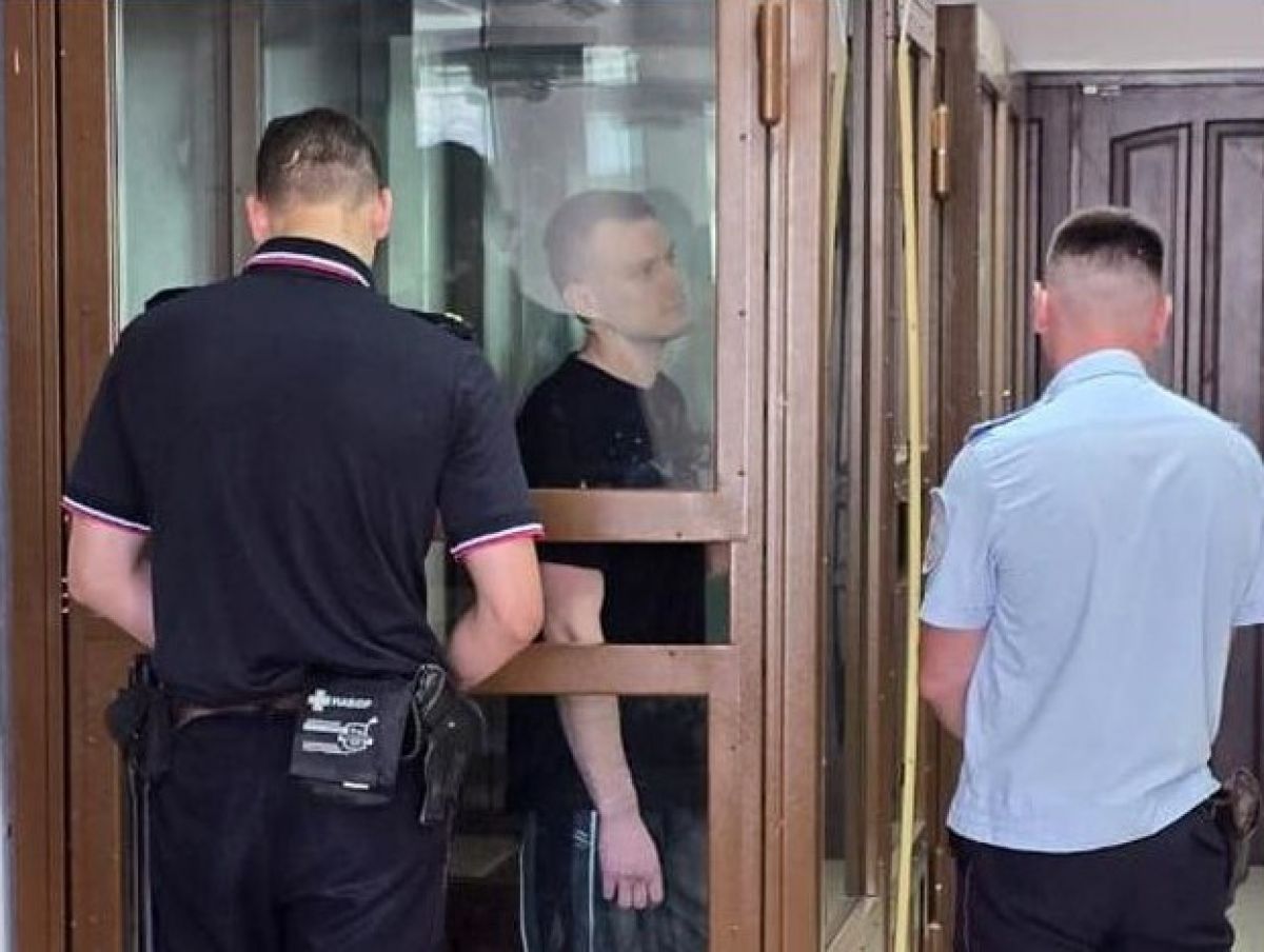 Суд приговорил 25-летнего воронежца к 17 годам тюрьмы и колонии за госизмену и попытку диверсии Суд установил, что в марте прошлого года Василенко вступил в конфиденциальное сотрудничество с представителями спецслужб Украины, осуществляющими направленную против безопасности РФ деятельность. По заданию куратора он собирал и передавал сведения об объектах железнодорожной инфраструктуры на территории Воронежа, а также прошел обучение для осуществления диверсий. ↗ Прислать новость Подписаться