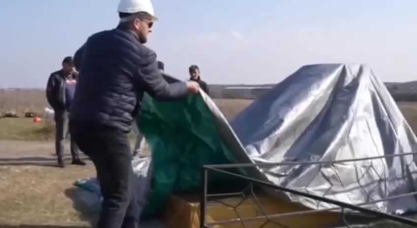 В Приморье установлен золотой памятник депутату Виталию Наливкину