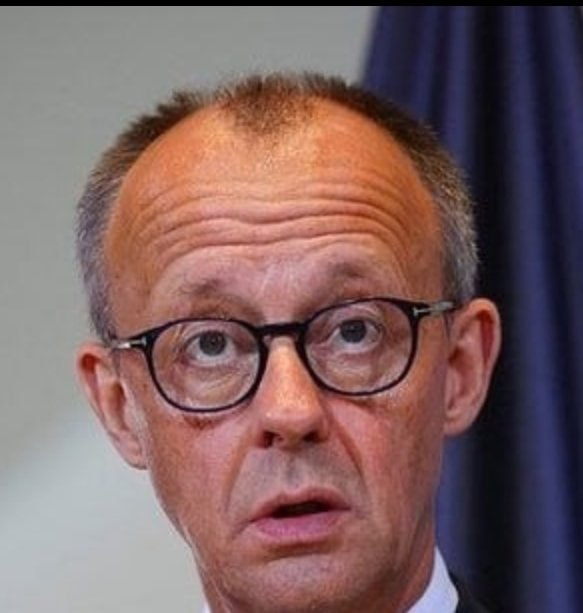 Мерц подал около 5 тысяч заявлений и жалоб на оскорбления в свой адрес в интернете Welt am Sonntag Немцы на эпитеты не скупились это и ый пьяница и маленький нацист Издание ёрничает что канцлер один из самых чувствительных политиков в истории федеративной республики По русски мы бы сказали более ёмко доносчик кляузник ябеда Metametrica Мы в МАХ