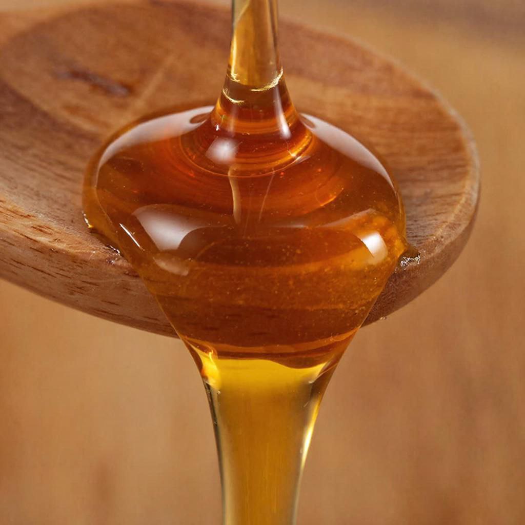 В России чаще всего фальсифицируют мед сыр в пицце оливковое масло и БАДы Руководитель Роскачества Максим Протасов рассказал что в 45 проверенных образцов сыра выявлены незаявленные растительные жиры В масле за счет примесей более дешевых аналогов нарушения установлены в 47 случаев Что касается БАДов там не хватает заявленного количества питательных веществ По результатам исследования добавок с Омега 3 стало понятно что содержание активных элементов находится на уровне от 15 до 60 По словам Протасова категориями товаров которые вошли в зеленый список стали цикорий макаронные изделия сыр с плесенью и рыбные консервы из сардины и минтая Радио 104FМ Новая Россия Мы в МАХ