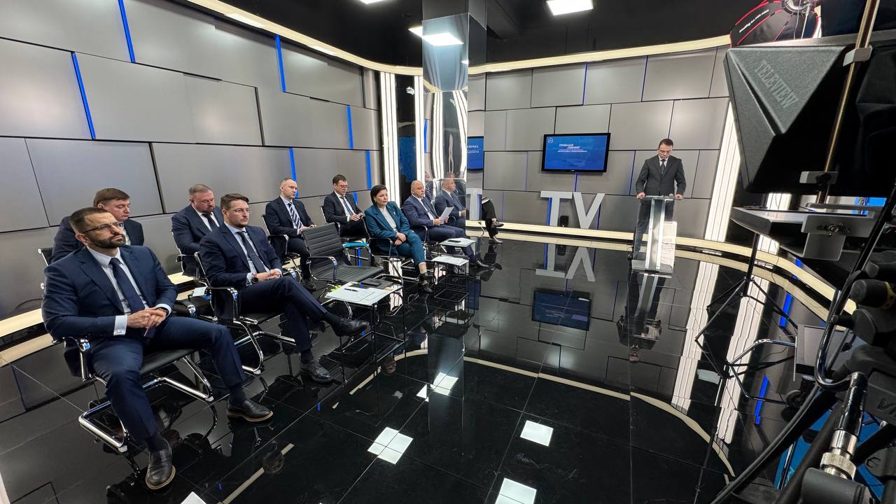 1  2  3  4  5  6  7  8   Про работу 67 го маршрута ответил министр транспорта Самарской области Артур Абдрашитов В настоящее время по упомянутому маршруту перевозка осуществляется заказными рейсами интервал колеблется в разные часы от 10 до 20 минут Мы усилили контроль за этим рейсом действительно в последнее время получали жалобы о несоблюдении этого интервала В 2026 году мы переводим этот маршрут на регулируемый тариф он будет у нас регулярным в отличие от настоящего периода времени и также усилим контроль за поздними часами отправления этого маршрута потому что там тоже увидели соответствующие жалобы ГТРК Самара MAX lВК lОК lСАЙТ