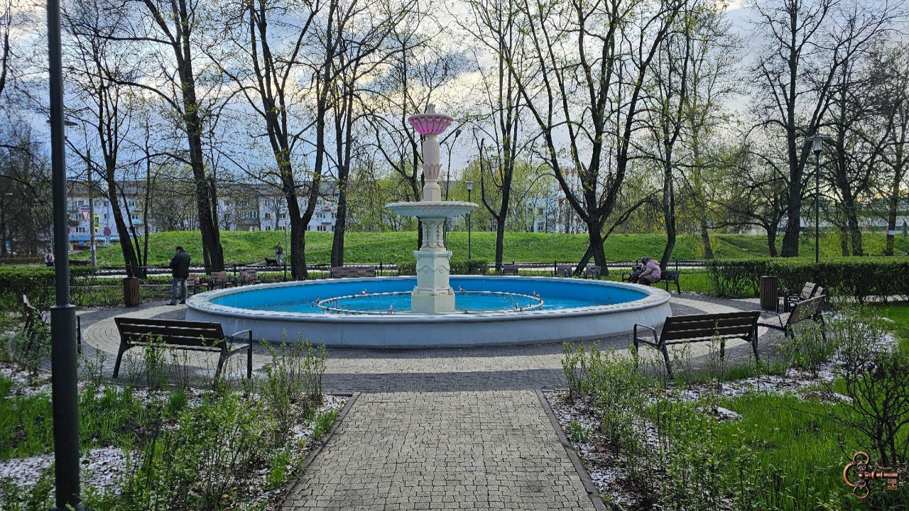 Идут последние приготовления фонтанов к открытию летнего сезона. Фонтаны Великого Новгорода подготовят к 1 мая. В ведении «Новгородского водоканала» находятся семь фонтанов: Ганзейский фонтан на Ярославовом дворище, фонтан Садко в Кремлёвском парке, фонтан Шалунья в Кремлёвском парке, Старый фонтан в сквере Печати, сухие фонтаны на Софийской набережной у театра драмы и на набережной Александра Невского, фонтан в сквере Каберова.