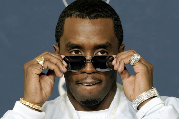 Трамп сообщил что рэпер P Diddy просил его о помиловании Трамп не вдаваясь в детали не сообщил намерен ли он удовлетворить просьбу музыканта Комбс был приговорен к сроку свыше четырех лет лишения свободы Подписывайтесь sbbytoday