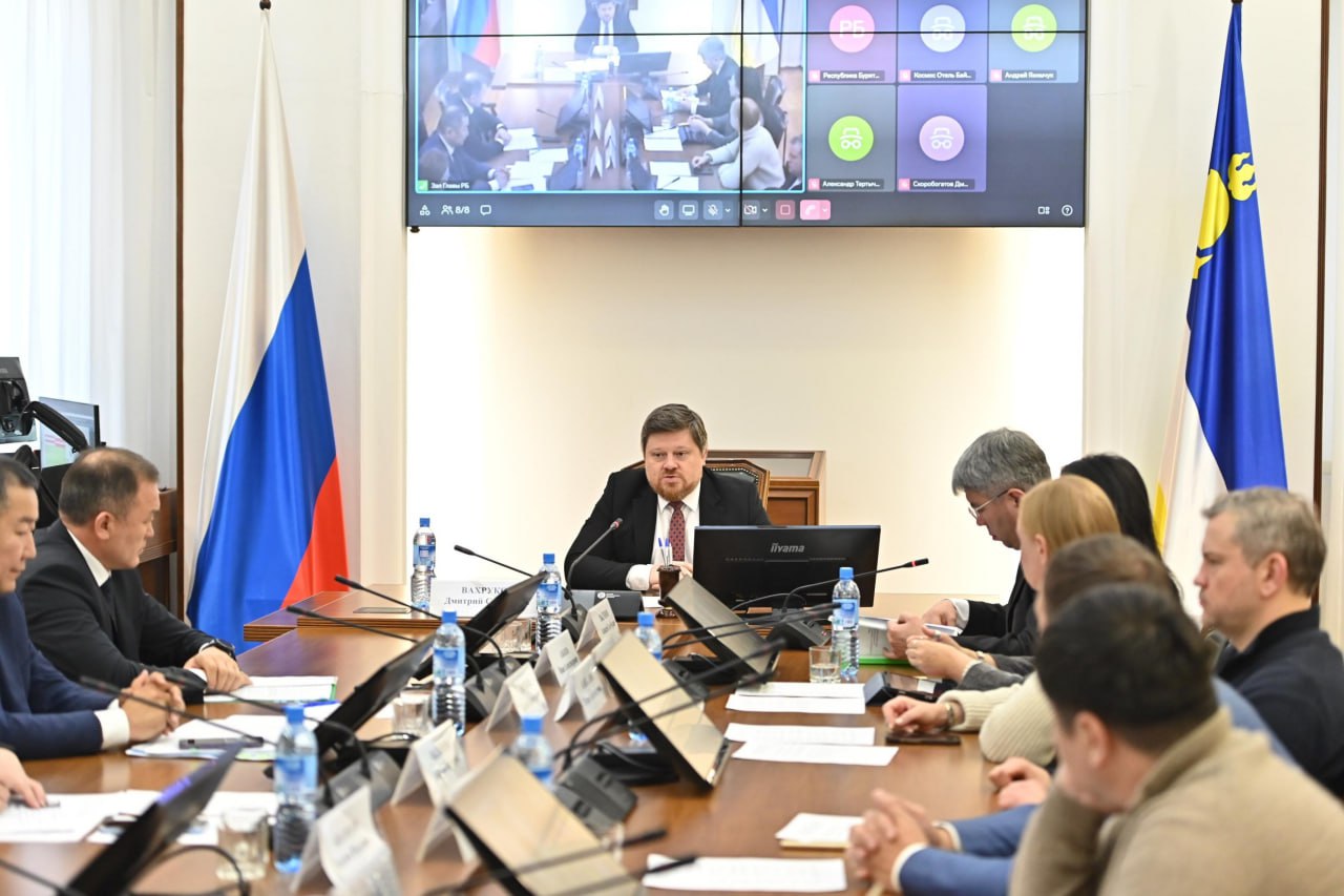 Инвесторы вложат 90 млрд рублей в новый курорт на Байкале В Улан Удэ обсудили создание всесезонного курорта Волшебный Байкал в рамках федерального проекта Пять морей и озеро Байкал Общий объём инвестиций более 90 млрд рублей номерной фонд будущих отелей составит 5667 номеров ОЭЗ Байкальская гавань одна из самых динамично развивающихся Многие коллеги уже в проектировании кто то в стройке а кто то запускается в следующем году Дмитрий Вахруков заместитель министра экономического развития РФ В 2025 году резиденты Байкальской гавани получили 215 млн рублей на создание инфраструктуры Это позволяет создавать условия для инвесторов Алексей Цыденов глава Республики Бурятия Проект реализуется по поручению президента России в рамках нацпроекта Туризм и гостеприимство Он должен создать 77 тыс новых гостиничных номеров и привлечь дополнительно 10 млн туристов ежегодно Подробности на сайте РСТ ru rst