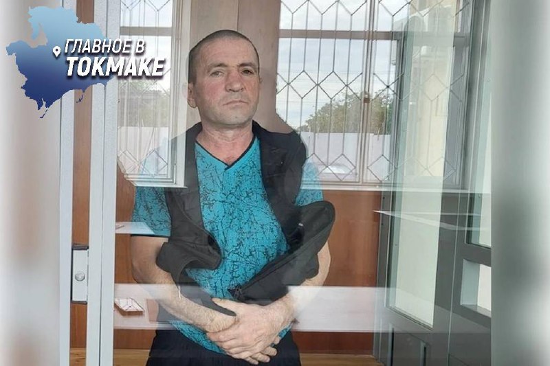Мелитополец получил 8 лет за попытку продать гранату и патроны с подбитого БТР Житель Мелитополя подобрал гранату и 60 патронов в брошенном БТР, а спустя полгода попытался продать их знакомому. Тот, опасаясь трагедии, купил боеприпасы, но сразу отнес их в полицию. Суд признал мужчину виновным в незаконном хранении и сбыте оружия. С учетом признания вины и смягчающих обстоятельств, ему назначено 8 лет и 3 месяца колонии и штраф 100 тыс. рублей.