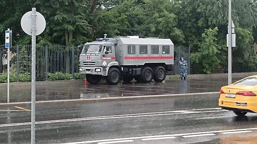 Все 19 обвиняемых по делу теракта в концертном зале «Крокус Сити Холл» доставлены в суд, где в ближайшее время начнётся предварительное заседание в закрытом режиме. Всем подсудимым грозит пожизненное заключение. Теракт, совершённый ими 22 марта 2024 года в Красногорске, унёс жизни 147 человек, 336 пострадали, трое числятся пропавшими без вести. Размер ущерба оценивается в 5,7 млрд рублей. Один из помощников обвиняемых в теракте в "Крокус Сити Холле" получил 14 лет колонии, суд прошел в Новосибирске.