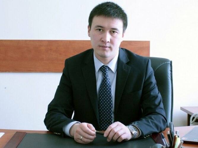 Верховный суд отказал экс главе Нацэнергохолдинга КР в пересмотре дела Постановлением Верховного суда от 21 октября 2025 года в удовлетворении ходатайства адвоката о возобновлении производства по уголовному делу в отношении Айбека Калиева по вновь открывшимся обстоятельствам отказано Информацию 24 kg подтвердили в пресс службе ВС КР Напомним что юрист просил пересмотреть дело о коррупции при модернизации ТЭЦ Бишкека по вновь открывшимся обстоятельствам В 2019 м Айбек Калиев осужден на 15 лет лишения свободы с конфискацией имущества Позже он помилован президентом и освобожден Сейчас бывший чиновник работает в татарстанской энергокомпании Подписаться на news24kg Связаться с админом news24kg admin