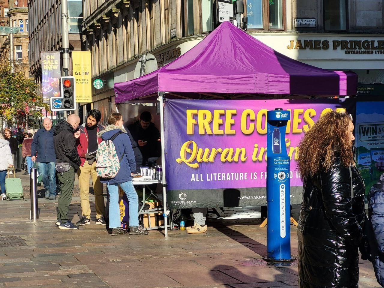 По всей Британии появляются временные палатки для проповедования ислама На фото Глазго