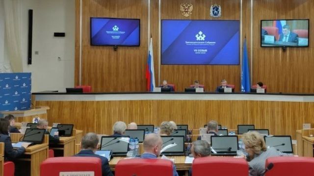 На Ямале закрыли вакансии в территориальных прокуратурах Новым прокурором Шурышкарского района стал Иван Борчанинов, до 2018 года работавший в прокуратуре Кургана, а в Ямальский район назначен Сергей Вихарев, приехавший в регион также в 2018 году из Кировской области и до назначения занимавший должность зама природоохранного прокурора. Места в обеих прокуратурах освободились в конце февраля, после перетасовки ямальских прокуроров. Источник: ПиГ #Ямал #Вакансии #ВластиЯмала