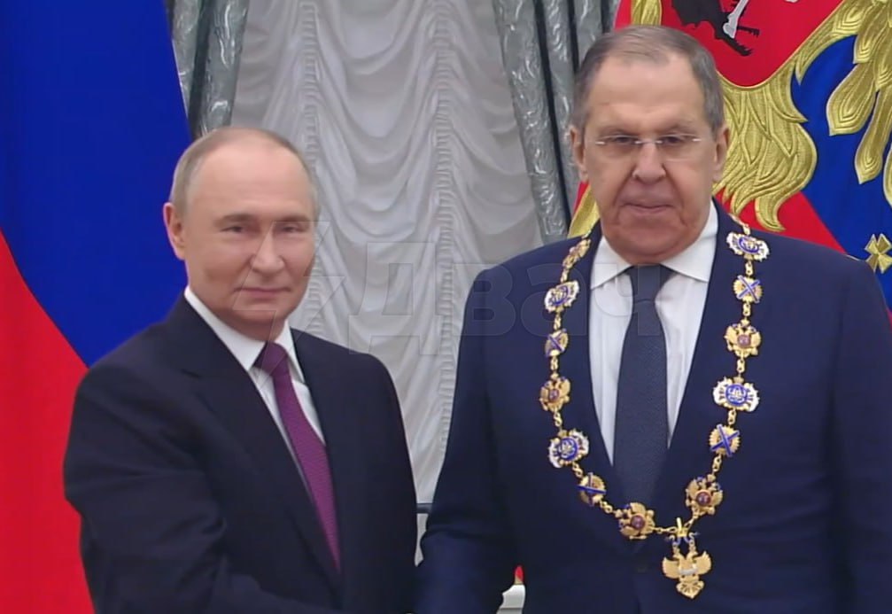 Путин вручил Лаврову высшую награду России — орден Святого Андрея Первозванного