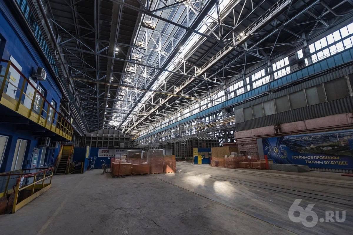 Промзону построят за ЕКАДом чтобы жители Академического не ездили в центр города на работу Территорию рассматривают для создания рабочих мест Уже есть предложения от инвесторов рассказал мэр Екатеринбурга Алексей Орлов передает корреспондент 66 RU Мы будем учитывать чтоб там появились предприятия может быть в сфере логистики или промышленного производства которые позволили бы жителям Академического работать сообщил мэр Глава добавил что планы по созданию производства есть в каждом районе города в котором строится жилье и развивается инфраструктура   Новости из Екатеринбурга