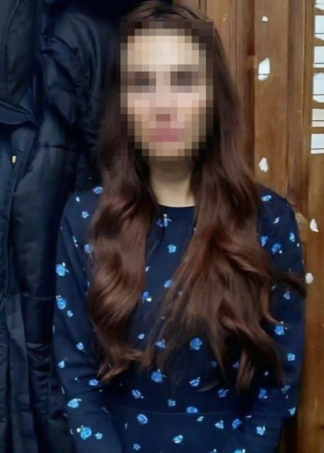 Задержана благовещенский турагент клиенты которой застряли во Вьетнаме В Благовещенске полицейские задержали турагента местную жительницу 1988 года рождения подозреваемую в серии мошенничеств в сфере туристических услуг Об этом сообщили в пресс службе УМВД России по Амурской области В январе этого года в полицию поступило более 25 заявлений от обманутых клиентов В ходе проверки установлено что во всех случаях подозреваемая получала с клиентов предоплату за оказание туристических услуг однако свои обязательства либо не выполняла либо выполняла частично отмечается в сообщении пресс службы По имеющейся у полиции информации 26 пострадавших в сейчас находятся во Вьетнаме и не могут вернуться в Россию из за отсутствия обратных билетов Возбужден ряд уголовных дел о мошенничестве ст 159 УК РФ Подозреваемую задержали по месту жительства ей избрана мера пресечения в виде заключения под стражу Полицейские призывают других возможных пострадавших обращаться в ОВД Фото t me mvd 28 amur