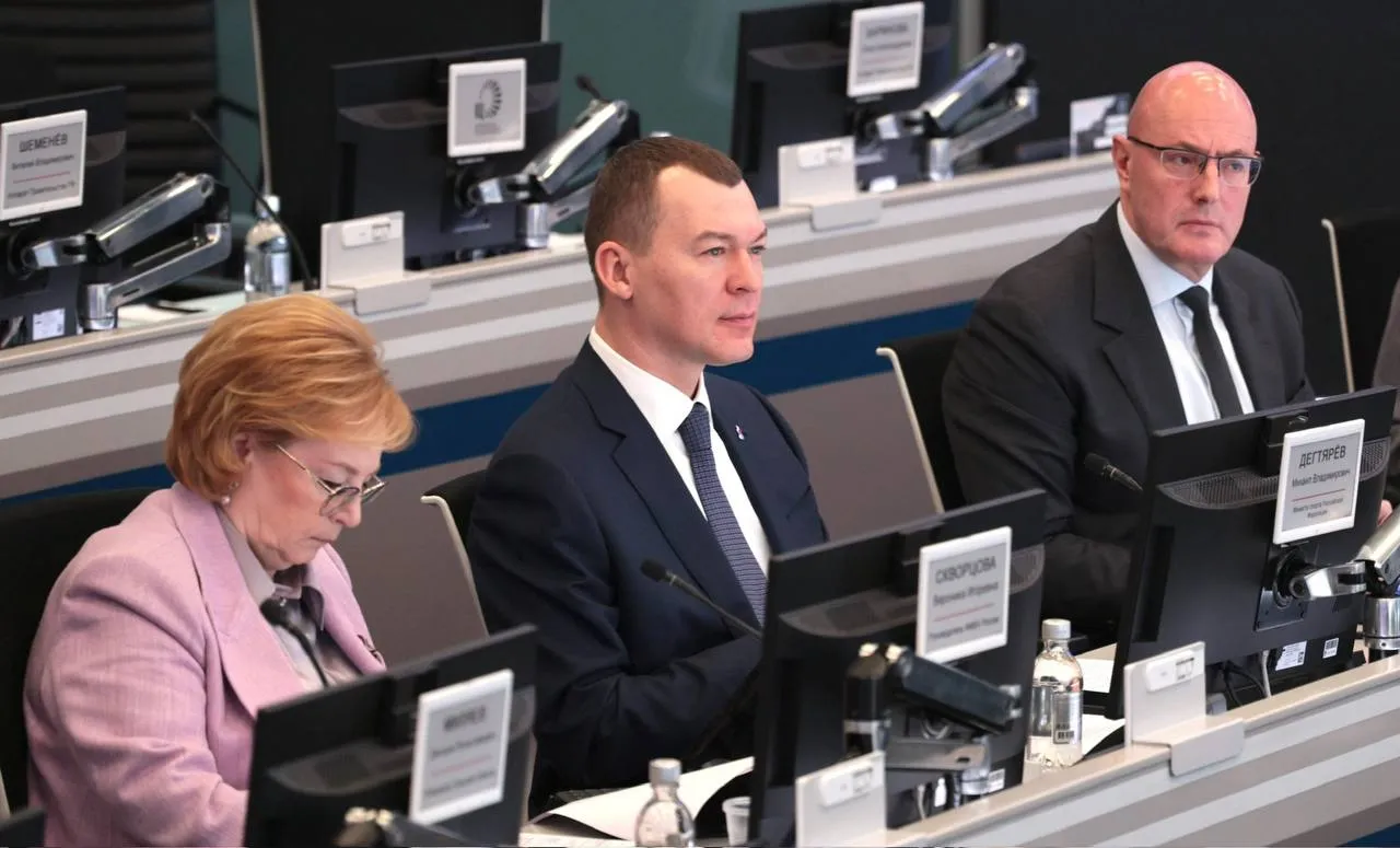 Рейтинг регионов в сфере спорта за 2025 год вице премьеру РФ Дмитрию Чернышенко представил министр спорта РФ Михаил Дегтярев на правительственной комиссии В числе лучших по России из ДФО Камчатский и Хабаровский края