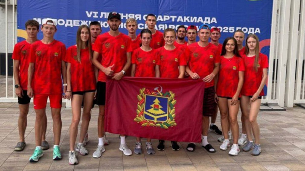 В Краснодаре с 1 по 3 августа проходила Спартакиада молодежи России по легкой атлетике. Местом проведения финала VI Летней спартакиады молодежи  юниорской  России U20 стал стадион «Динамо» имени олимпийской чемпионки Л.И. Брагиной. Брянские спортсмены продемонстрировали высокий уровень подготовки.   Степан Веткин в прыжках в высоту показал результат - 227 см, став победителем. Брянская команда, выступавшая в смешанной эстафете 4×400 м, завоевала первое место. Их результат - 3.27.75. В команду входили Даниил Гудин, Елизавета Туболева, Александр Смоляков, Юлия Сергунина. Кроме того, Юлия Сергунина заняла третье место в беге на 400 метров, показав результат 54.66.   Всего в соревнованиях принимали участие 25 сильнейших команд - победителей и призеров этапов, проходивших в федеральных округах, а также 40 лучших спортсменов, которые были допущены дополнительно в индивидуальном порядке.  Фото: группа департамента физкультуры и спорта Брянской области во «ВКонтакте».