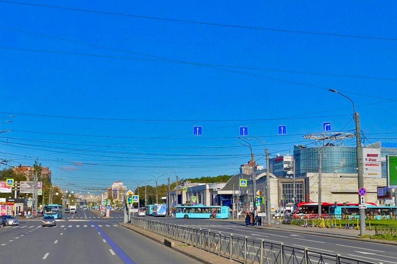 Перекрёсток в Петербурге вошёл в десятку самых аварийных в стране Пересечение проспекта Большевиков и улицы Дыбенко заняло 6 ое место по количеству ДТП За 11 лет оно собрало 62 аварии а последние 5 лет стабильно выдавало по 8 аварий в год В числе этих аварий 21 наезд на пешеходов В антирейтинге Петербургский перекрёсток обошли Саратовский Омский Челябинский Воронежский а также перекрёсток в Уфе TodaySPb   Новости GradSPb   Места СПб