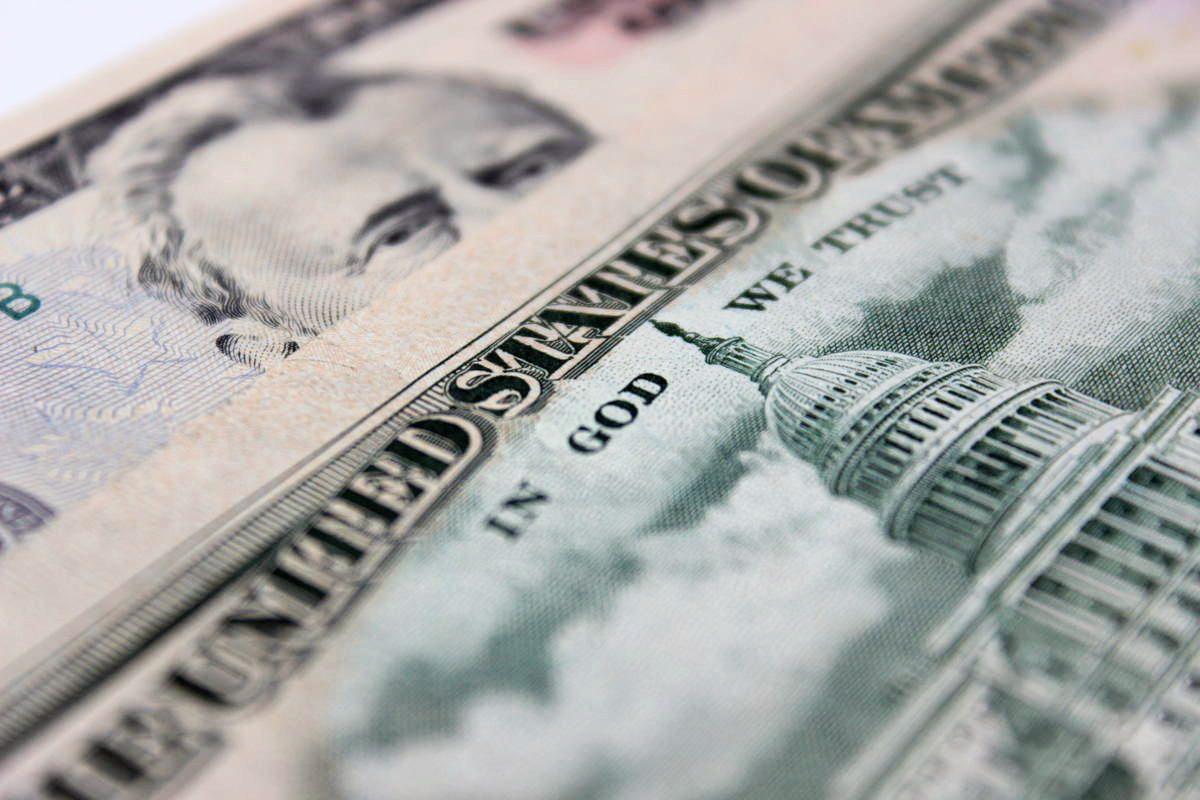 Пошлины работают? В бюджете США сформировался профицит Поступления от таможенных пошлин в США в июне впервые за финансовый год превысили $100 млрд. В итоге в бюджете США возник профицит в размере $27 млрд по итогам месяца. Год назад по итогам июня 2024-го в американском бюджете был дефицит в $71 млрд. Как отмечают аналитики, пошлины начинают формировать существенную часть доходов федерального правительства. Подробнее