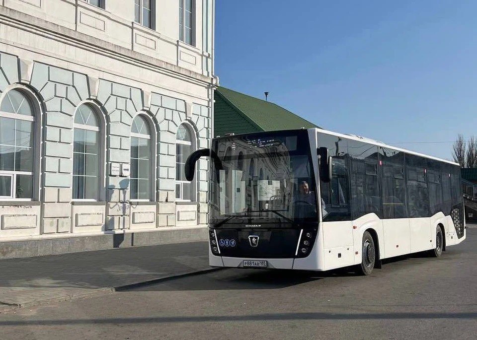 ‼ С 14 июня в Запорожской области установлены новые тарифы на проезд по муниципальным маршрутам Губернатор Запорожской области Евгений Балицкий подписал постановление «Об установлении тарифов на перевозки пассажиров и багажа автомобильным транспортом по муниципальным маршрутам регулярных перевозок на территории Запорожской области на 2025 год» Постановлением вводятся новые тарифы на проезд и провоз багажа по муниципальным маршрутам регулярных перевозок. Так, стоимость поездки за одного человека при использовании электронных средств оплаты безнал – карточкой составит 25 руб. При наличной оплате – 35 руб. Льготный проезд, соответственно, будет стоить 15 руб. при оплате картой, 20 руб. - наличными. Стоимость провоза багажа при оплате картой – 25 руб., наличными – 35 руб. Новые тарифы вступают в действие с 14 июня.