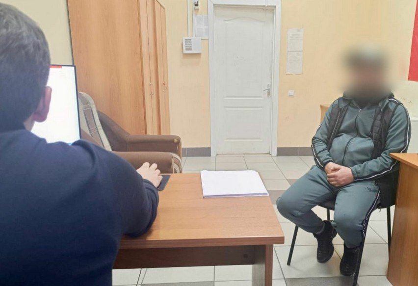 В Кисловодске задержали одного из всадников напавших с плётками на пожилую пару Одним из нападавших оказался 32 летний местный житель который ранее уже был судим Сейчас с ним работают правоохранители Расследование продолжается сообщили в краевом управлении СКР ГТРК Ставрополье Читайте нас в MAX