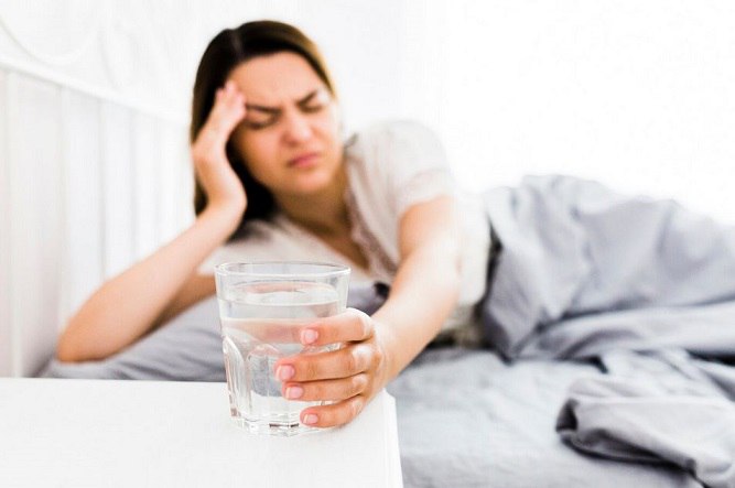 Стрежевской городской суд начнет рассматривать уголовное дело о нарушениях из за которых два десятка горожан заразились сальмонеллезом Как установило следствие директор организовала в продуктовом магазине продажу блюд которые изготавливали непосредственно в торговой точке При этом не соблюдались санитарно эпидемиологические требования в том числе ежедневный осмотр персонала из за чего к работе был допущен инфицированный сотрудник В июне июле 2025 года бактерией рода сальмонелла заразились 20 покупателей в том числе двое детей еще трое лечились от острой кишечной инфекции Подробнее на Бабре томск vtomsk24