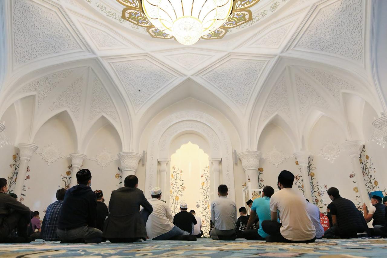 Рустам Минниханов утвердил даты Уразы байрам и Курбан байрама в Татарстане Ураза байрам проведут 20 марта а Курбан байрам 27 мая Оба праздника станут нерабочими днями в Татарстане Рамадан начнется в республике с 19 февраля KazanFirst   в бот