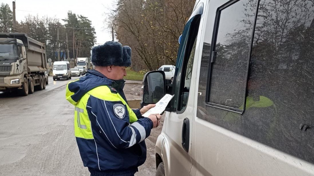Сотрудники Госавтоинспекции провели рейд по общественному транспорту в Иванове Сотрудники Госавтоинспекции провели рейд по общественному транспорту в Иванове Особое внимание уделили техническому состоянию автобусов Также проверяли водителей на другие нарушения ПДД За время мероприятия проверено 11 единиц транспорта у 3 водителей не оказалось диагностической карты Нарушителям выписали штрафы решается вопрос о привлечении к ответственности должностных лиц пассажироперевозчиков Сайт   ivteleradio ru Бот обратной связи в ТГ ivteleradio feedback bot