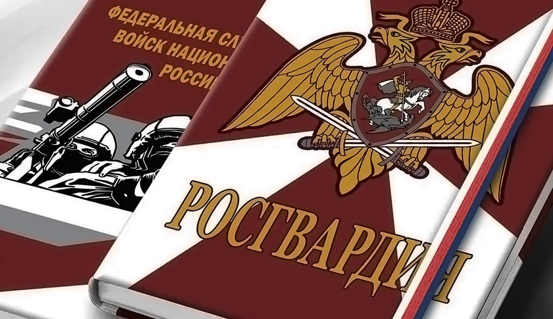 В Мелитополе обсудили вопросы ведомственной охраны объектов и безопасности ТЭК В Управлении Росгвардии по Запорожской области прошли рабочие совещания с участием представителей подразделений ведомственной охраны, которые обеспечивают безопасность важных объектов в зоне своей ответственности, и охраны субъектов топливно-энергетического комплекса. Встречи прошли в формате видеоконференцсвязи, в ходе которой сотрудники государственного контроля и Центра лицензионно-разрешительной работы регионального управления ведомства довели важную информацию и обсудили вопросы, связанные с соблюдением обязательных требований, установленных федеральным законодательством, в деятельности подразделений ведомственной охраны. Также на примере других российских регионов были доведены наиболее часто встречающиеся нарушения требований законодательства, предъявляемых к работникам подразделений охраны, порядку учета, хранения, выдачи, использования и транспортировки специальных средств, боевого ручного стрелкового и служебного оружия и патронов к нему. Сотрудники Росгвардии подчеркнули важность осуществления контроля за ситуацией на охраняемых объектах и прилегающих территориях, и своевременного реагирования на возникающие угрозы безопасности. Этот вопрос прозвучал особенно актуально в свете недавних атак вооруженных формирований противника. Особое внимание было уделено организации эффективной работы на стационарных постах и маршрутах патрулирования при обеспечении безопасности объектов и возможности противодействия беспилотным летальным аппаратам. В конце встречи участники рассмотрели насущные проблемы оперативного обмена рабочей информацией, оценили перспективы развития сотрудничества между ведомствами и повышения квалификации сотрудников в условиях чрезвычайных ситуаций. !