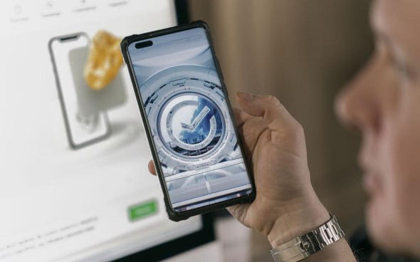 Брокер СберИнвестиции переводит клиентов на единый брокерский счет SBER Теперь инвесторы могут покупать акции облигации валюту фьючерсы опционы и внебиржевые активы в рамках одного портфеля в том числе на ИИС Переход произошел автоматически дополнительных действий клиентам совершать не требуется При этом они могут использовать деньги и ценные бумаги из портфеля как гарантийное обеспечение ГО для срочных сделок Также размер ГО и расчет результата отображаются по всему портфелю Гарантийное обеспечение под залог ценных бумаг оформляется бесплатно jkinvest news jkinvest