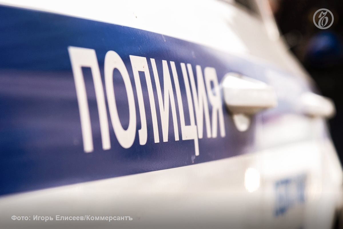 Пожилые отдыхающие устроили конфликт со стрельбой в палаточном городке на Ладоге Полиция проводит проверку после конфликта со стрельбой в палаточном городке на берегу Ладожского озера. Инцидент произошел 12 июля в 05:11 у поселка Ларионово в Приозерском районе Ленобласти. На берегу Ладоги расположились две компании. Конфликт возник из-за громкой музыки ночью. 60-летний мужчина разбил молотком колонку 45-летнего жителя Подмосковья. В потасовку ввязался 39-летний гражданин. Друг 60-летнего мужчины выстрелил из аэрозольного устройства «Добрыня». Никто не пострадал. Обоих 60-летних доставили в отдел и отпустили. Житель Подмосковья написал заявление о порче имущества. Решается вопрос о возбуждении уголовного дела.