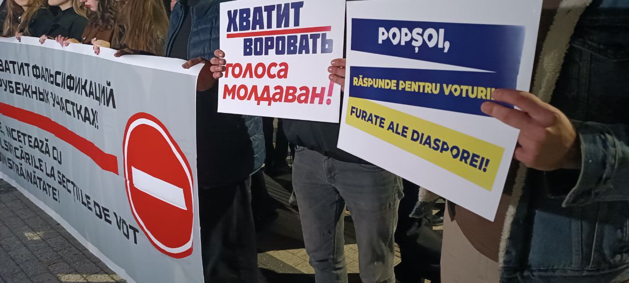 Акция протеста проходит в Кишиневе у здания МИДа Юрий Витнянский в фарс превратил министр Попшой голосование за рубежом