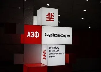 Юбилейное российско китайское экспо впервые расширяет географию Мероприятие пройдет с 17 по 21 мая в Харбине одновременно с Международной торгово экономической ярмаркой Событие состоится на площадке международного конгрессно выставочного центра В этом году для нас большой вызов Мы проводим целую серию мероприятий Впервые мы выходим за рамки городов Благовещенск Хэйхэ и стартуем с мероприятий в Харбине отметила министр внешних связей и туризма Амурской области Екатерина Киреева Как сообщили в соцсетях форума 18 мая состоится мастер класс от Центра компетенций российско делового сотрудничества Это новый проект который откроет серию мероприятий АмурЭкспо Китайские партнеры формируют списки предприятий для участия в форуме В этом году анонсировали прибытие бизнеса из IT сектора Специалисты поделятся своим опытом различными цифровыми решениями в Китае АмурЭкспо в Благовещенске пройдет с 21 по 24 мая Прием заявок для участников и экспонентов завершается 11 мая Фото amurobl ru