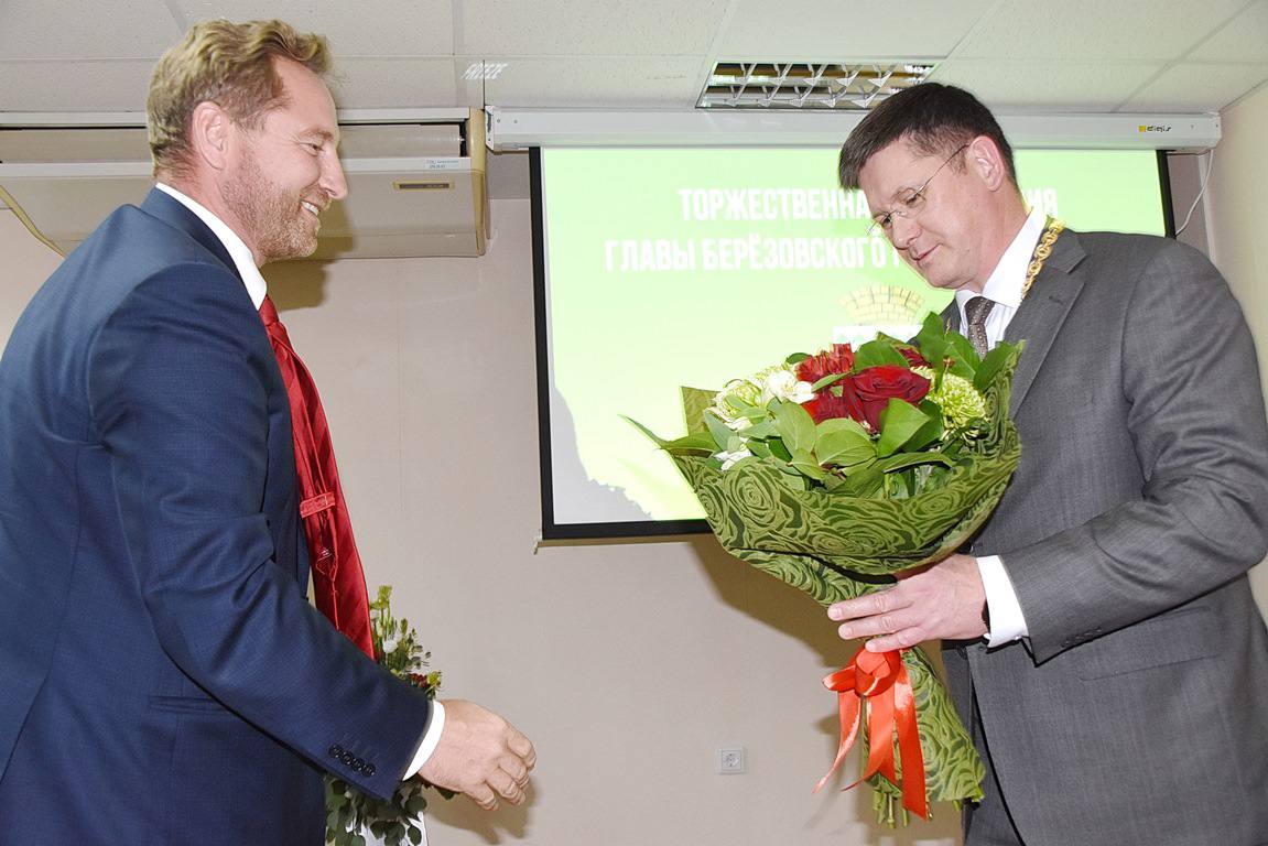 Через анонимные телеграм-каналы в паблик вывели конфликт мэра Берёзовского Евгения Писцова и его предшественника на этом посту, областного депутата Вячеслава Брозовского.   В Берёзовском объявлен конкурс на пост главы. Писцов хочет переизбраться, а Брозовский якобы помогать ему в этом не намерен. Больше того, при помощи соратников из числа депутатов гордумы, которые принимают решение по главе, Брозовский хочет снести Писцова.   Слухи появились не на пустом месте. Политэлиты города действительно разделились на два лагеря и ведут подсчёт, у кого больше сил.   Но есть несколько важных нюансов. Первый – конфликт между Брозовским и Писцовым, замешанный на бизнес-интересах и девелоперских проектах первого, не нов. И каждую кампанию  выборы в гордуму /заксобрание/Госдуму  появляются схожие по смыслу заголовки.   Второе – реальная альтернатива Писцову не представлена ни горожанам, ни лагерям. Есть охочий до власти председатель гордумы Горевой. Но шансы на согласование новичка областью слишком малы. Да и среди коллег достаточной поддержки у него нет.   Так что угрозы ухода Писцова из Берёзовского из-за стараний бывшего работодателя  мэр работал в компании Брозовского и по его же благословению стал градоначальником  – сценарий маловероятный. Ну, если не будет неожиданных сенсаций. На них заказчики подсветки конфликта тоже намекают: якобы мэрия что-то намудрила с передачей земель.   Но как-то слишком мелко.