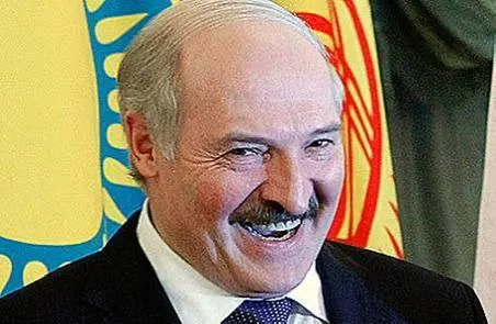 Лукашенко заявил что Беларусь готова помогать российским регионам с нефтепереработкой на фоне атак на НПЗ По его словам у республики есть два модернизированных завода и Минск готов подставлять плечо России Он также заявил что противники приводят в ненормальное состояние нефтеперерабатывающие предприятия Геополитика