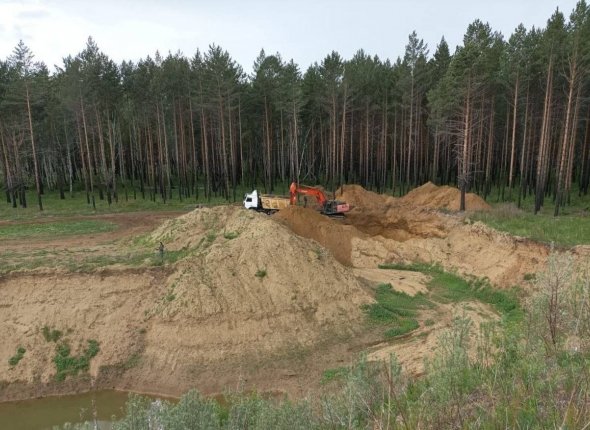 Незаконная добыча песка у Батарейной в Иркутске обернулась ущербом в сотни тысяч рублей Ранее горожане пожаловались властям на нелегальный вывоз ископаемых известной строительной фирмой Читать подробнее на сайте...