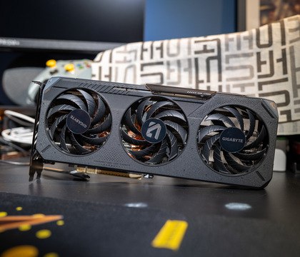 AMD нарушила обещание и ограничила доступ к RX 9060 XT 8 ГБ для большинства СМИ — Videocardz В ходе прошедшей выставки Computex 2025 компания AMD пообещала, что не станет копировать сомнительные практики NVIDIA и не будет препятствовать появлению независимых обзоров Radeon RX 9060 XT c 8 ГБ видеопамяти. Однако в момент истечения эмбарго большинство авторитетных изданий опубликовали только ревью старшей Radeon RX 9060 XT с 16 ГБ VRAM. Читать далее