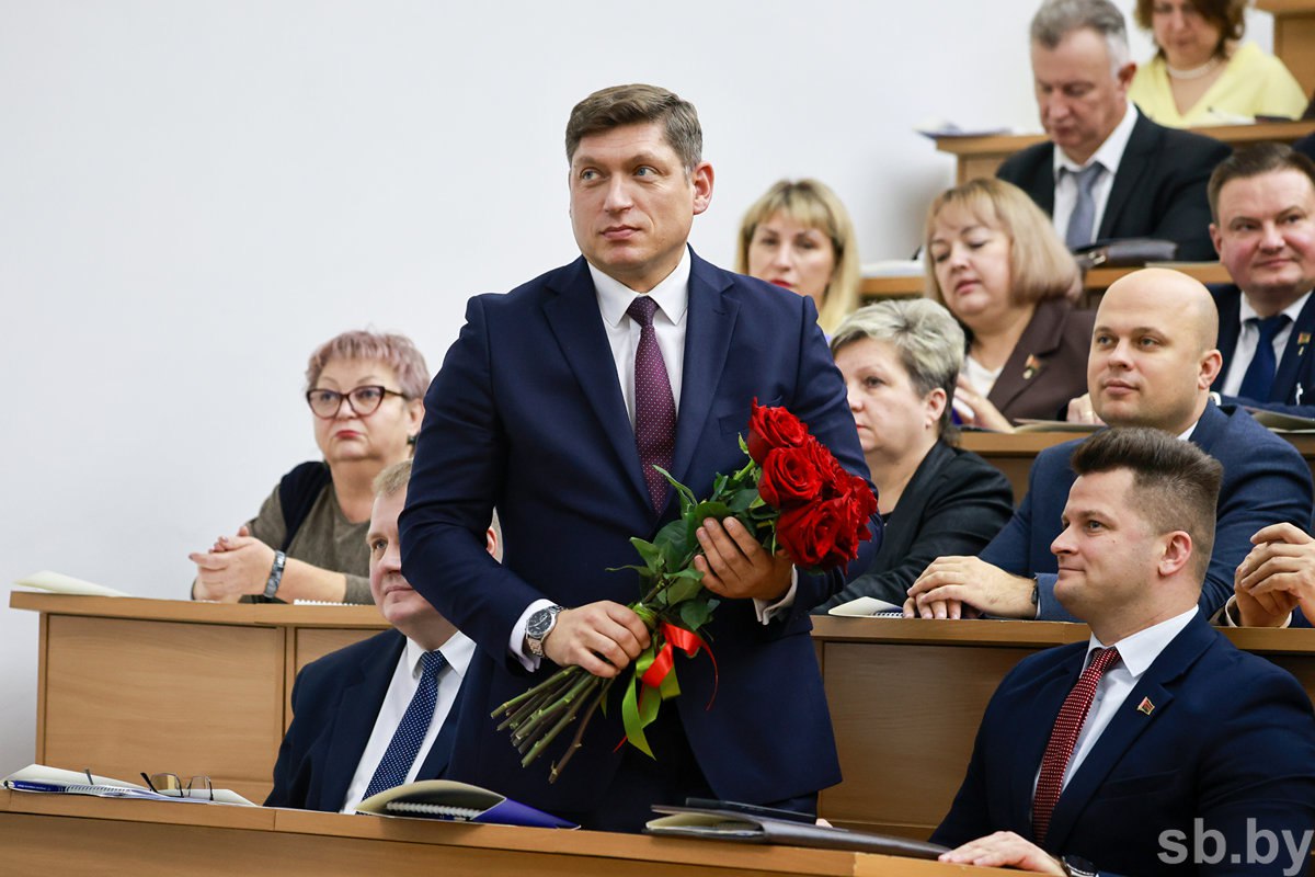 Председателем правления общества Знание избран Алексей Авдонин На V съезде республиканского государственно общественного объединения Белорусское общество Знание избран новый председатель правления объединения Им стал аналитик Белорусского института стратегических исследований БИСИ Алексей Авдонин Читайте нас на САЙТЕ и в соцсетях Instagram ВК Одноклассники Facebook