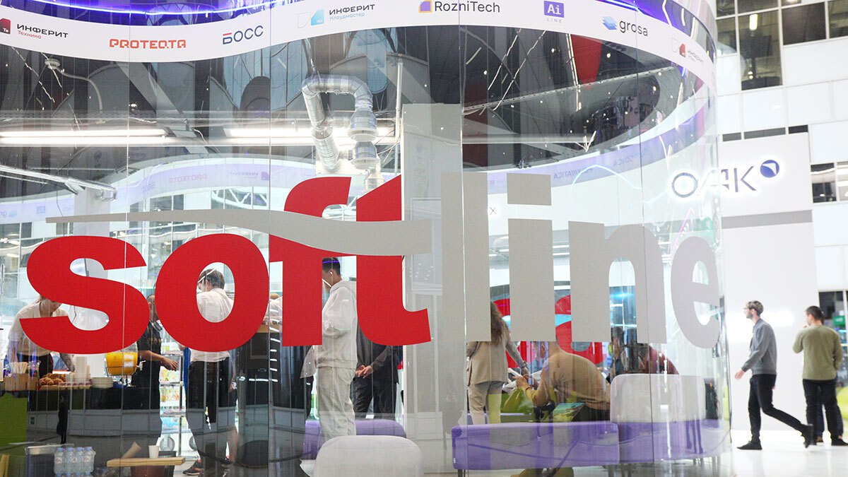 Softline купил 51 BeringPro ПАО Софтлайн объявило о покупке 51 в компании BeringPro ранее BearingPoint специализирующейся на внедрении решений для цифровой трансформации и управления производством Среди её заказчиков крупнейшие отечественные и иностранные горнодобывающие компании предприятия металлургии и химпрома Сумма сделки пока не раскрывается но её можно прикинуть самостоятельно основываясь на финансовых показателях BeringPro в прошлом году выручка компании составила 1 96 млрд рублей увеличившись более чем на 20 по сравнению с предшествующим годом Уровень рентабельности по операционной прибыли 10 По словам гендиректора Софтлайн Владимира Лаврова покупка является частью стратегии компании по усилению позиций на рынке ИТ консалтинга и расширению возможностей для создания комплексных цифровых решений Основная часть средств в рамках сделки будет инвестирована в дальнейшее развитие бизнеса BeringPro   МашТех
