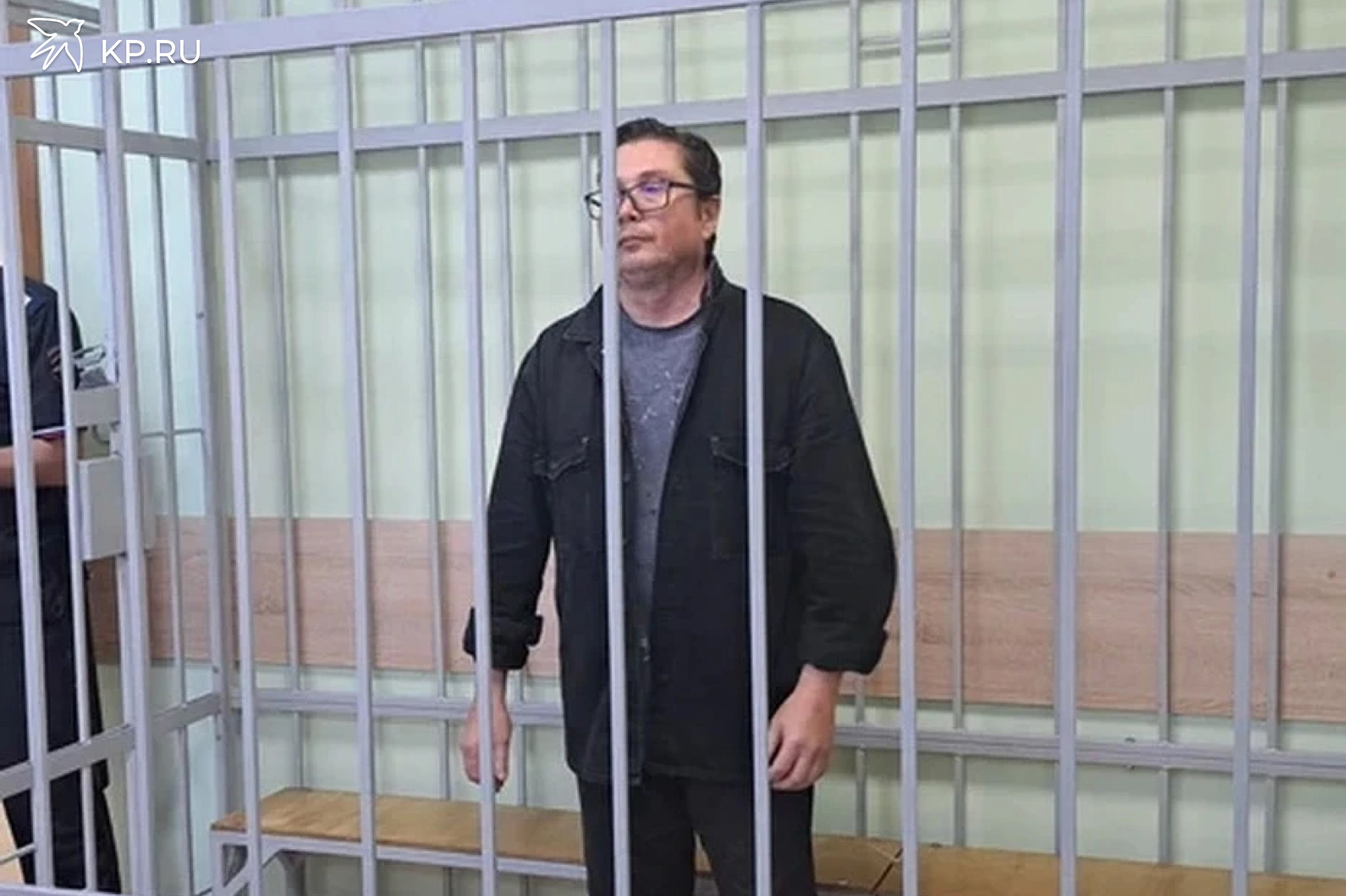 Экс-ректора ВГУ оставили в СИЗО до 12 ноября  До 12 ноября оставили в СИЗО бывшего ректора ВГУ Дмитрия Ендовицкого, такое решение принял Ленинский райсуд 4 августа.  Силовики задержали Ендовицкого летом 2024-го. Его обвиняют во взятке в крупном размере. По данным следствия, ректор дал 600 тыс рублей председателю диссертационного совета ВГУ Наталье Сироткиной за получение его женой ученой степени доктора экономических наук. Посредником якобы выступил профессор, завкафедрой экономики и управления организациями ВГУ Юрий Трещевский, его оставили под домашним арестом также до 12 ноября.