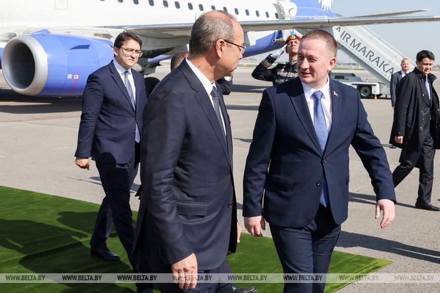 Премьер министр Беларуси Александр Турчин во главе правительственной делегации прибыл с официальным визитом в Узбекистан 24 февраля в Ташкенте пройдет четвертое заседание Узбекско белорусского делового совета а также Узбекско белорусский бизнес форум