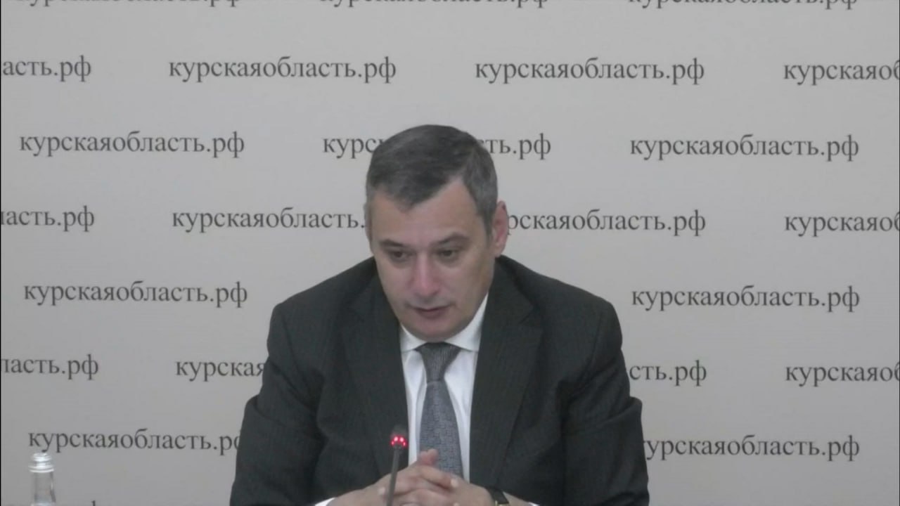 «Здесь субботником дело не обойдется»    На заседании Правительства обсудили обмеление Утиного острова. Оно происходит за счет слива городских канализаций и сброса песка с улиц города.   — Нужно установить приемок, где будет выпадение нечистот и чистить его постоянно, — отметил Геннадий Бабаскин.   — В том виде, в котором сегодня мы видим остров, честно скажу, очень удручающие и абсолютно недостойное впечатление, — подчеркнул Александр Хинштейн.    Вести-Курск. Только проверенная информация       Прислать новость