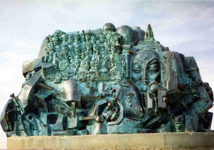 День памяти жертв депортации калмыцкого народа Памятный для калмыков день сегодня тысячи людей придут к подножию памятника Исход и Возрождение в Элисте почтить память тех кто не пережил принудительную депортацию 1943 года Помимо калмыков изменниками Родины были объявлены крымские татары чеченцы ингуши турки месхетинцы карачаевцы черкесы балкарцы ногайцы волжские немцы В идеологических войнах пострадали безвинные Трагические сороковые и Великая Отечественная сплотили народы СССР в борьбе с общим врагом Сегодня мы глядим на памятные страницы истории новым взглядом отдаем дань памяти прошлому с уважением и чувством гордости за тех кто не сломался и смог вернуться на родную землю и уверенно смотрим в будущее 2026 год объявлен годом единства народов России Сила нашей страны в её единстве многонациональности и исторической памяти Tarbaev Sangadji ВК sangadjitarbaev