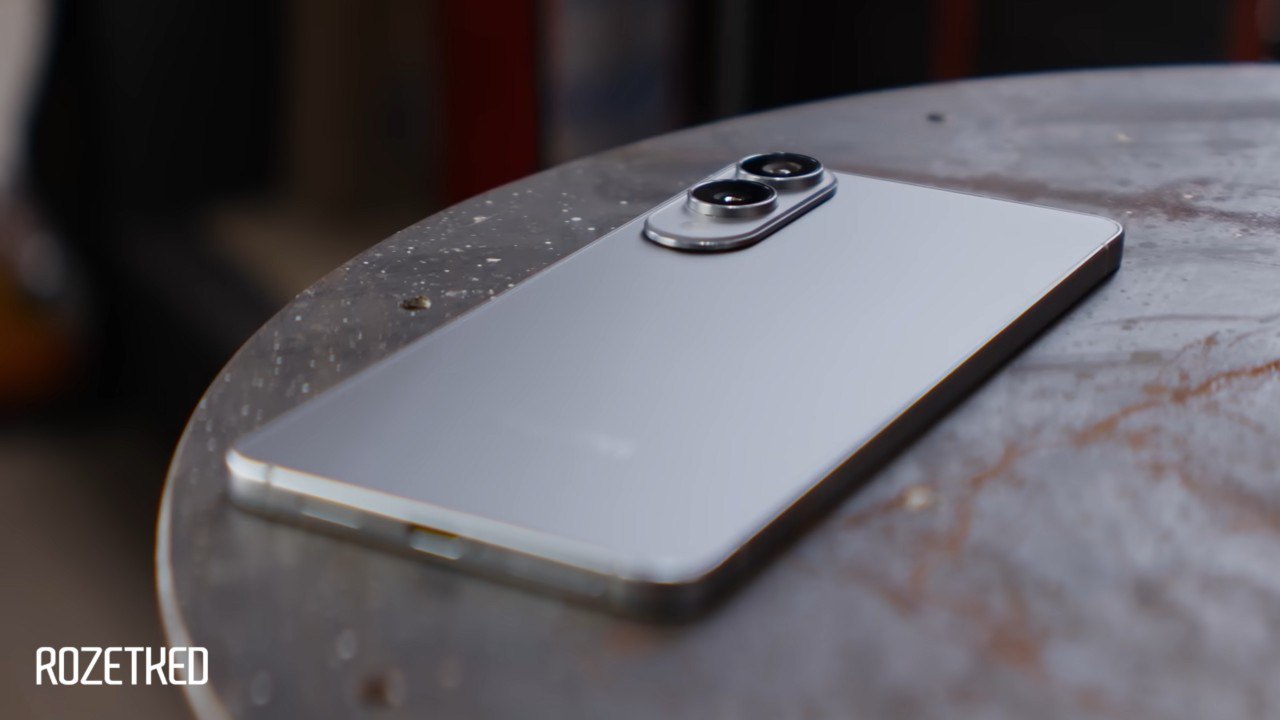 Инсайдер: Galaxy S26 Edge станет тоньше, но батарея в нём увеличится Известный инсайдер Ice Universe сообщил, что следующее поколение сверхтонкого смартфона от Samsung слегка похудеет в габаритах: с 5,8 мм до 5,5 такую толщину приписывают iPhone 17 Air . При этом ёмкость батареи, напротив, вырастет — с 3900 мАч до 4200 мАч. Rozetked Plus