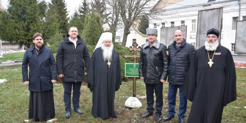 ‼ В Орле заложили новый храм  Храм в честь равноапостольного святого князя Владимира намерены построить на территории Управления Росгвардии по Орловской области.   В торжественной церемонии приняли участие председатель Орловского областного совета Леонид Музалевский и митрополит Орловский и Болховский Тихон.    Прислать новость в канал